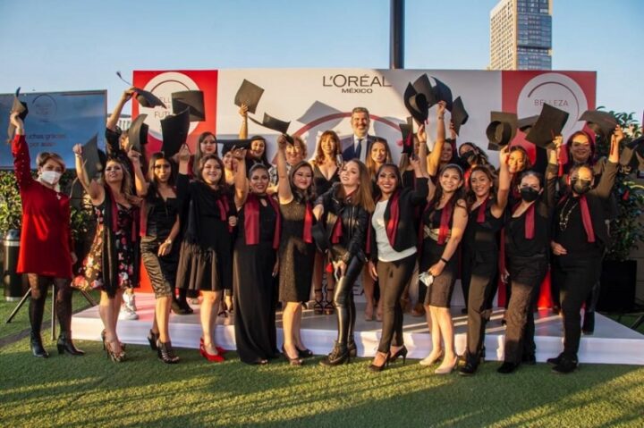 Se gradúan 600 mujeres del programa Belleza Por Un Futuro de Loreal